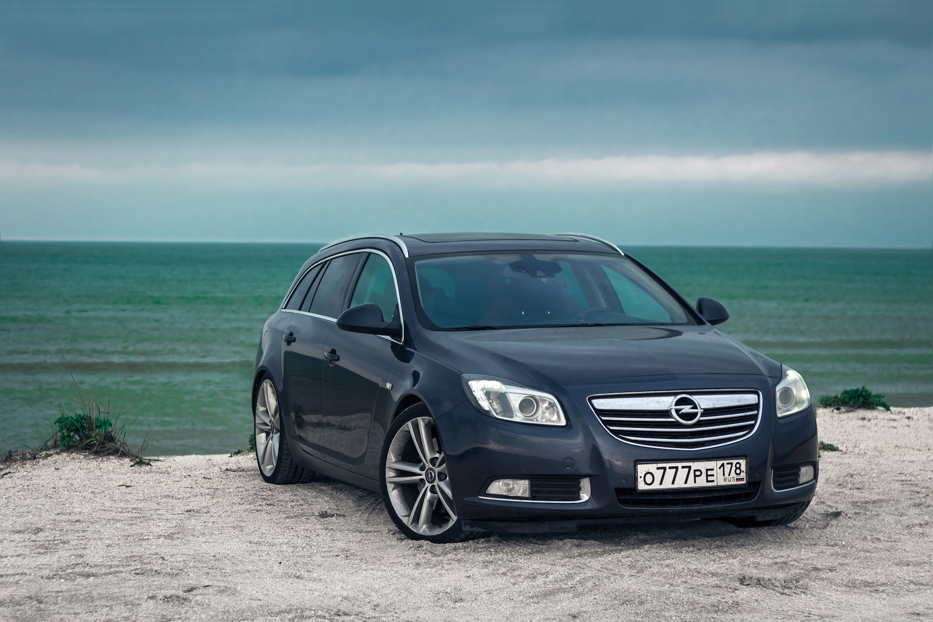 Сомон тч опель. Opel Insignia. Opel Insignia 2009 stance. Опель Инсигния 0g-a (Sports Tourer). Opel.Insignia Tourer stance.