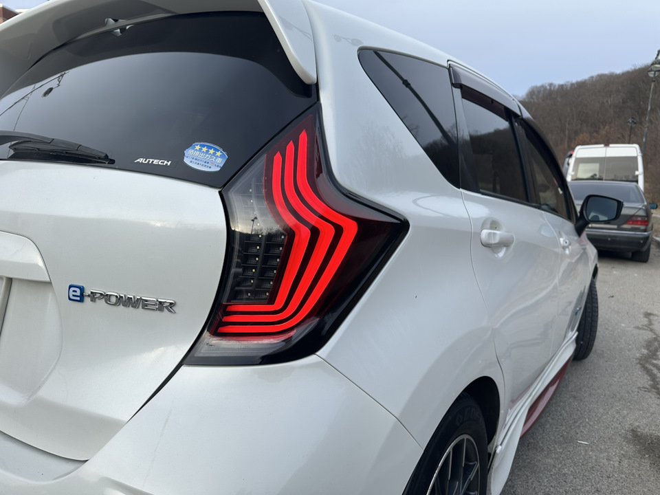 Стоп-сигналы от Crystal-eye — Nissan Note e-Power, 1,2 л