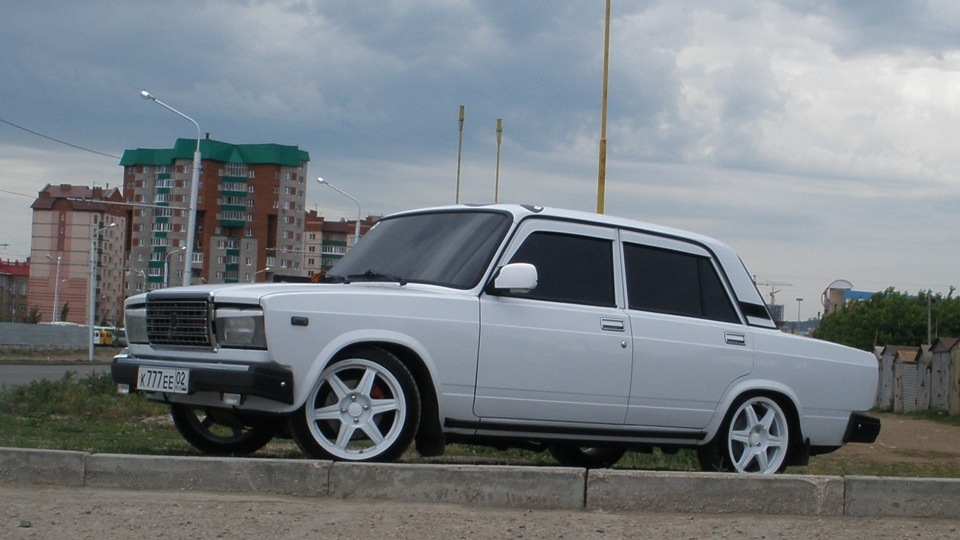 VAZ 2107 Р±РµР»С‹Р№