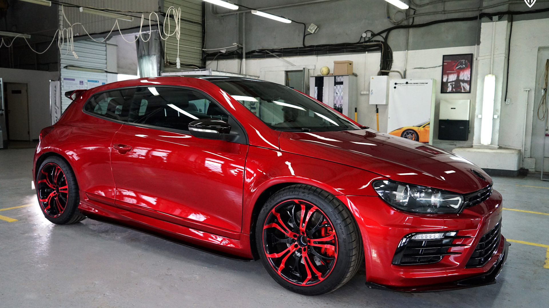 volkswagen scirocco красный