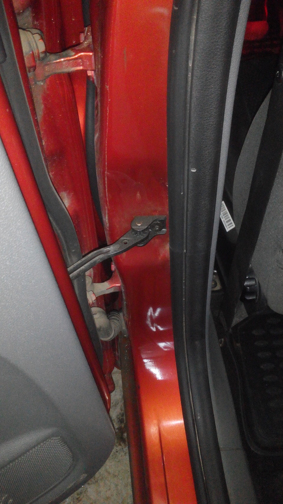 Накладки на петли дверей — Ford Focus Wagon II, 2 л, 2009 года ...