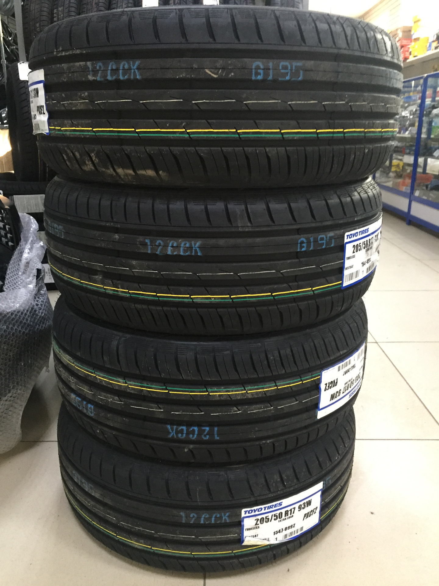 Резина toyo proxes cf2. Toyo PROXES cf2 205/50 r17. Резина летняя r17 205 50. 205 На 50 r17 аналог. Резина 205/50 r17 Китай.