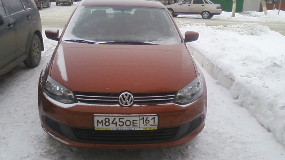 Volkswagen Polo Sedan 1.6 бензиновый 2012 | цвет китайская вишня на DRIVE2