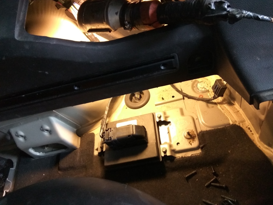 Добрались до фишки разъёма блока управления топливным насосом — Opel Antara