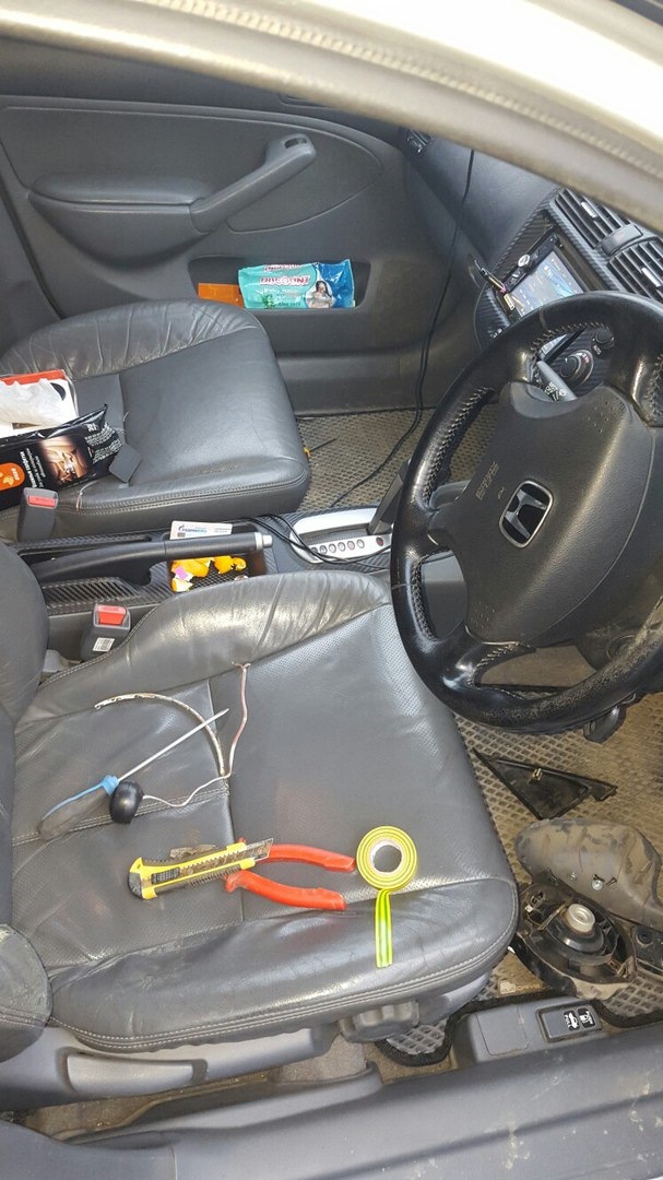 Подсветка в ноги и установка твитеров — Honda Civic (7G), 1,6 л, 2003 ...