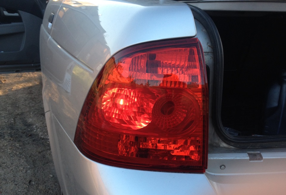 красный лак для тонирования задних фонарей ваз 2106. задних фонарей красные. фонарь ауди 100 авант красный. красивые задние фонари. 3716 фонарь задний противотуманный.