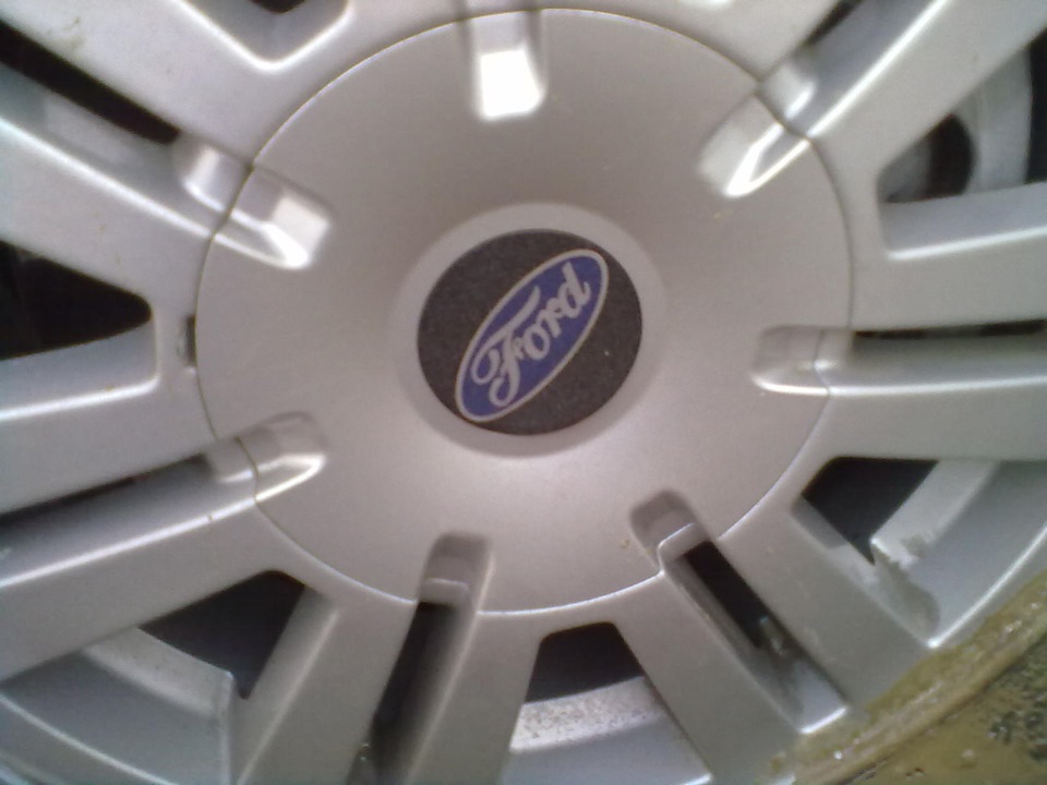 Колпаки r16 форд фокус. Колпак штатного литого диска Ford Focus 2. Заглушки на литые диски Форд фокус 2 r15. Заглушки на литые диски Форд фокус 2 r16. Заглушки для литых дисков Форд фокус 2.