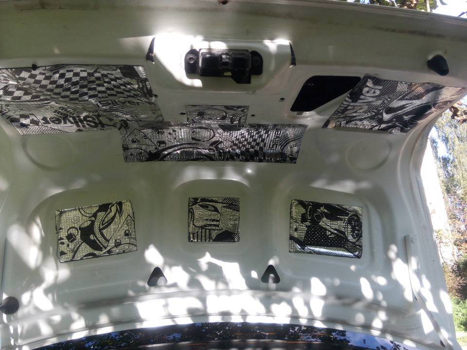 #17 Шумоизоляция крышки багажника — Lada Гранта (1G), 1,6 л, 2015 года ...