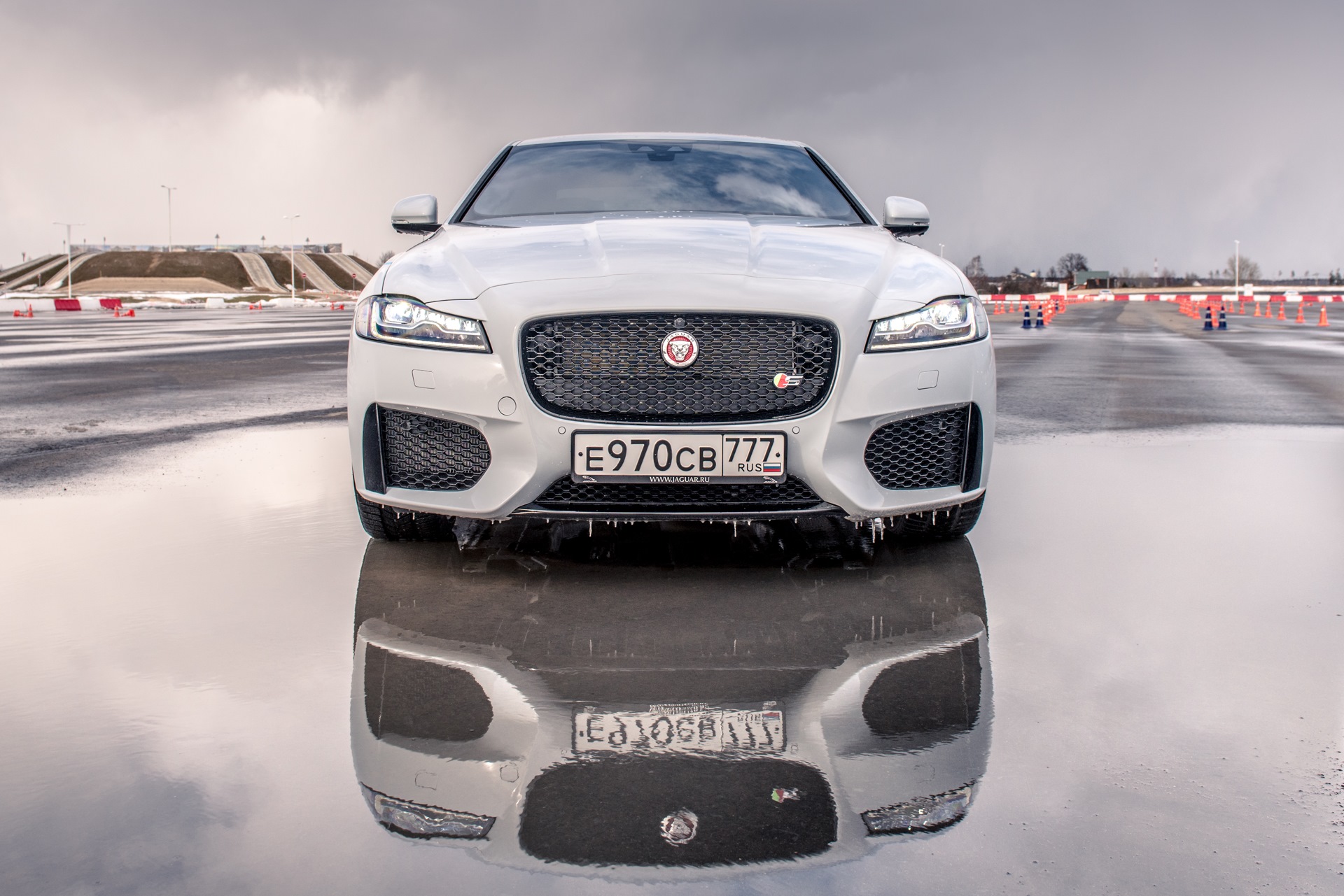 Jaguar XF дрифт