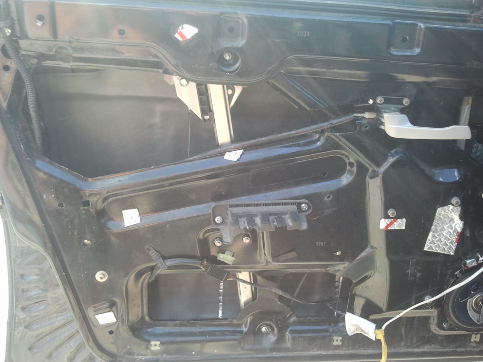 Доработка передних дверей (шумоизоляция) — Lada Приора седан, 1,6 л ...