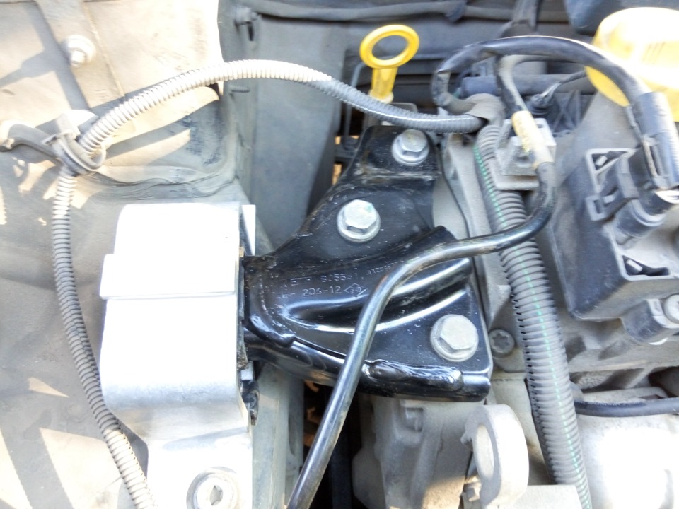 Решил заменить правую подушку двигателя — DRIVE2