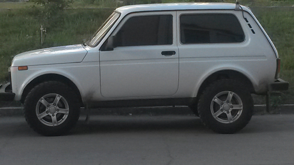 пыльник шруса на заднем кардане — Lada 4x4 3D, 1,7 л, 2015 года ...