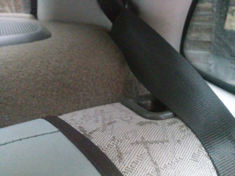 Спинки задних сидений — Lada Калина седан, 1,6 л, 2006 года | своими ...