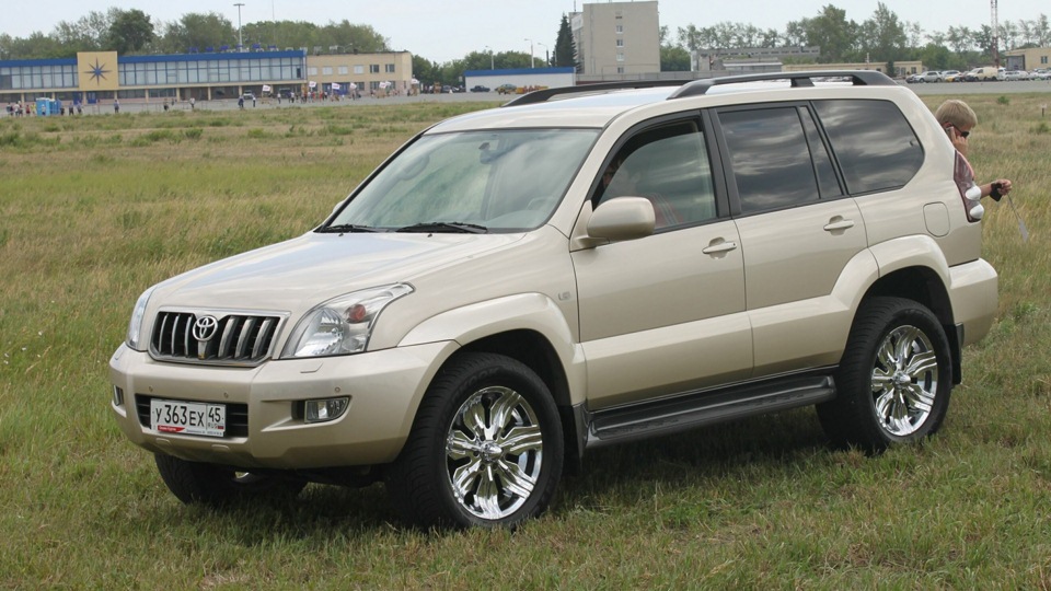 Toyota Land Cruiser золотистый