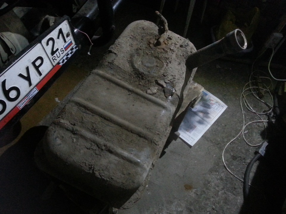 Очистка топливного бака 30л. Электролиз как он есть. — УАЗ 3909, 2,4 л ...