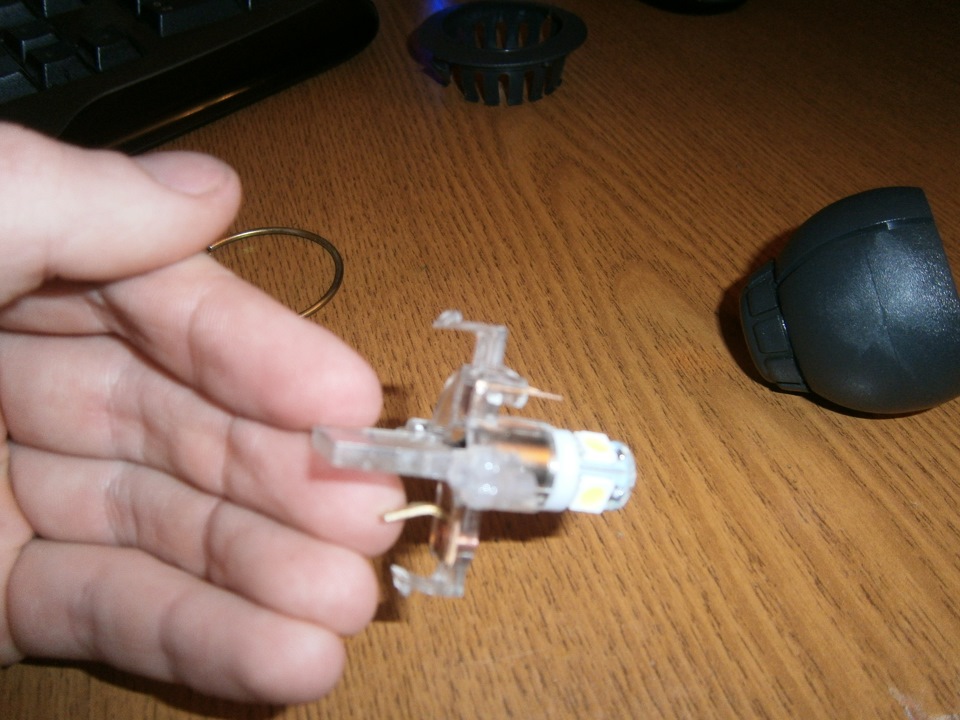 замена лампочки на диодную в штурманском светильнике — Bogdan 21101, 1 ...