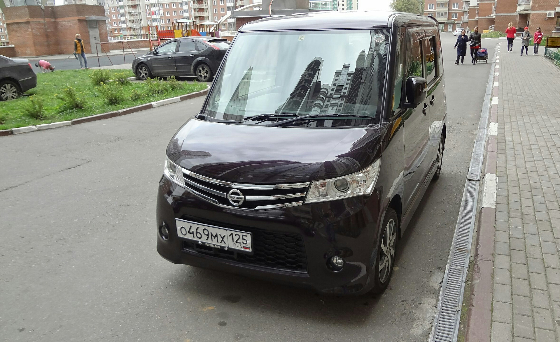 Nissan roox. Ниссан Рокс. Ниссан Рокс 2010. Ниссан Рокс 2015. Ниссан Рокс 2011 года.