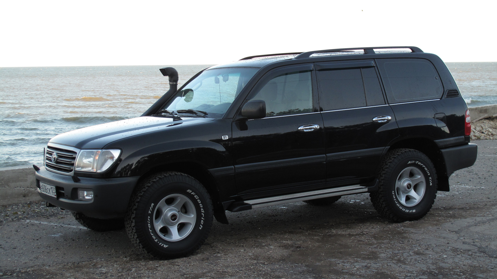 Toyota Land Cruiser 100 4.2 дизельный 2002 | 105 