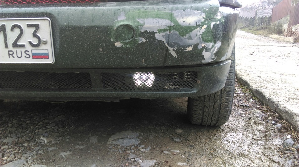 Решил поменять ходовые огни разница на лицо — Volkswagen Polo Mk3, 1,6 ...