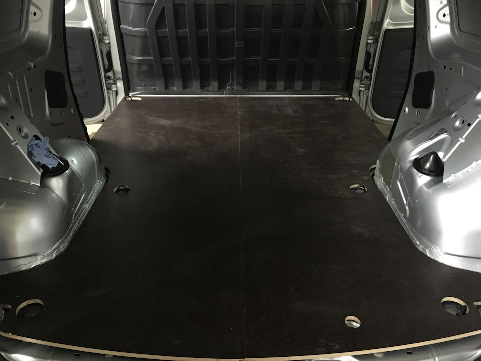 Обшивка фургона Лада Ларгус, пол-коричневая фанера — ГОР-АВТО на DRIVE2