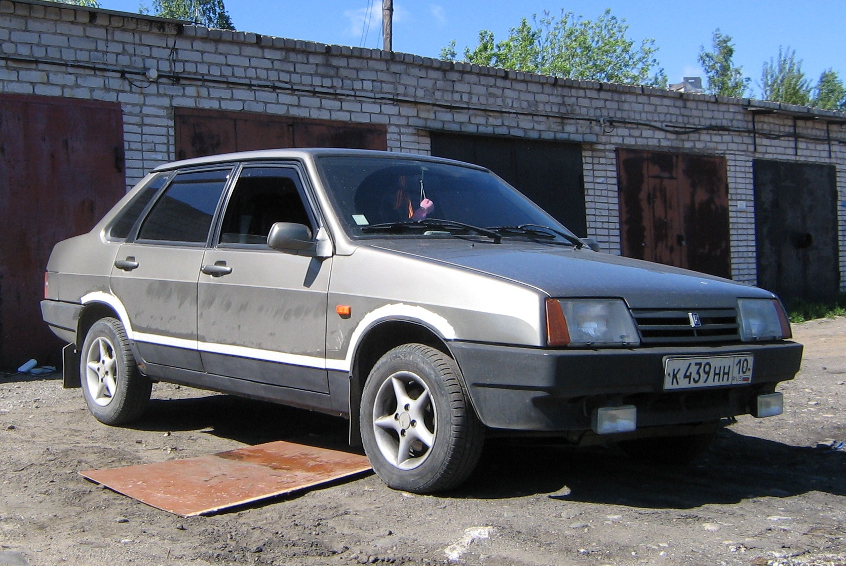 Антигравий порогов и низа дверей. — Lada 21099, 1,5 л, 2002 года | кузовной  ремонт | DRIVE2