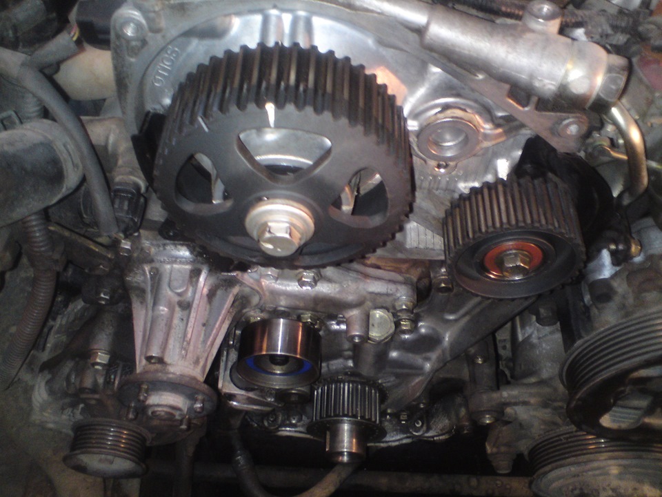 Как я хотел поменять радиатор, а пришлось менять сальник распредвала ...