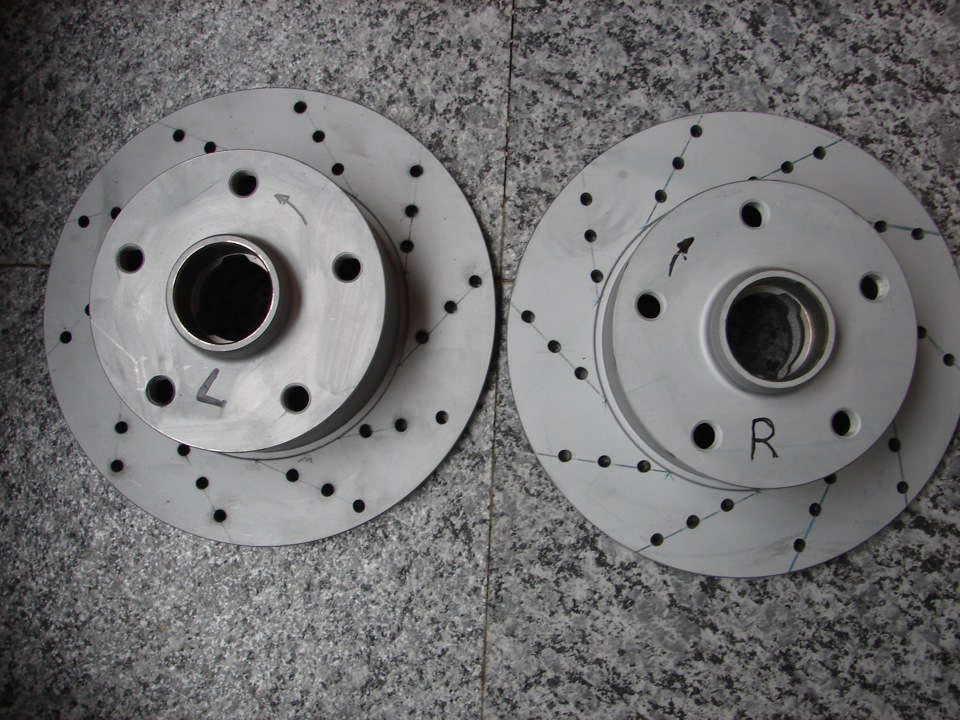 Диск тормозной с перфорацией citroen c2. Тормозные диски брембо с перфорацией. Тормозной диск brembo 90. Диски тормозные задние вентилируемые патрол 62 артикул. 857615601 перфорация.