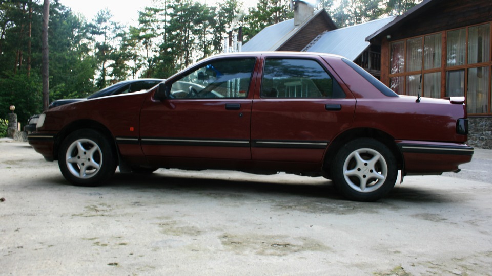 Ford Sierra вишневый мед )