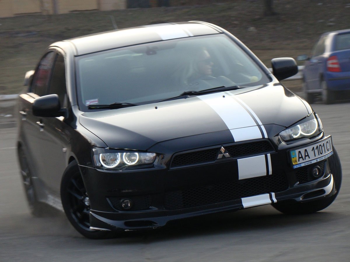 Mitsubishi Lancer Evolution x оклейка