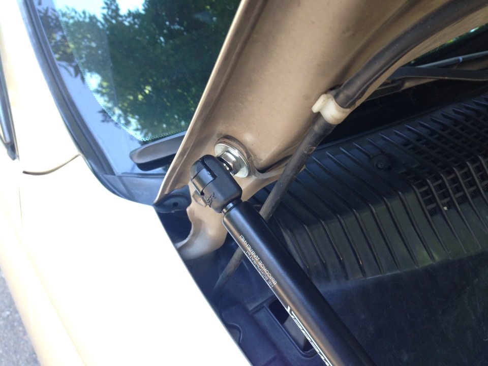 Амортизаторы под капотом на cl 215 как их ставить. Как установить амортизаторы на капот. Амортизаторы капота toyota rav4 2010-2013. Как установить амортизаторы на капот. Как установить амортизаторы на капот.