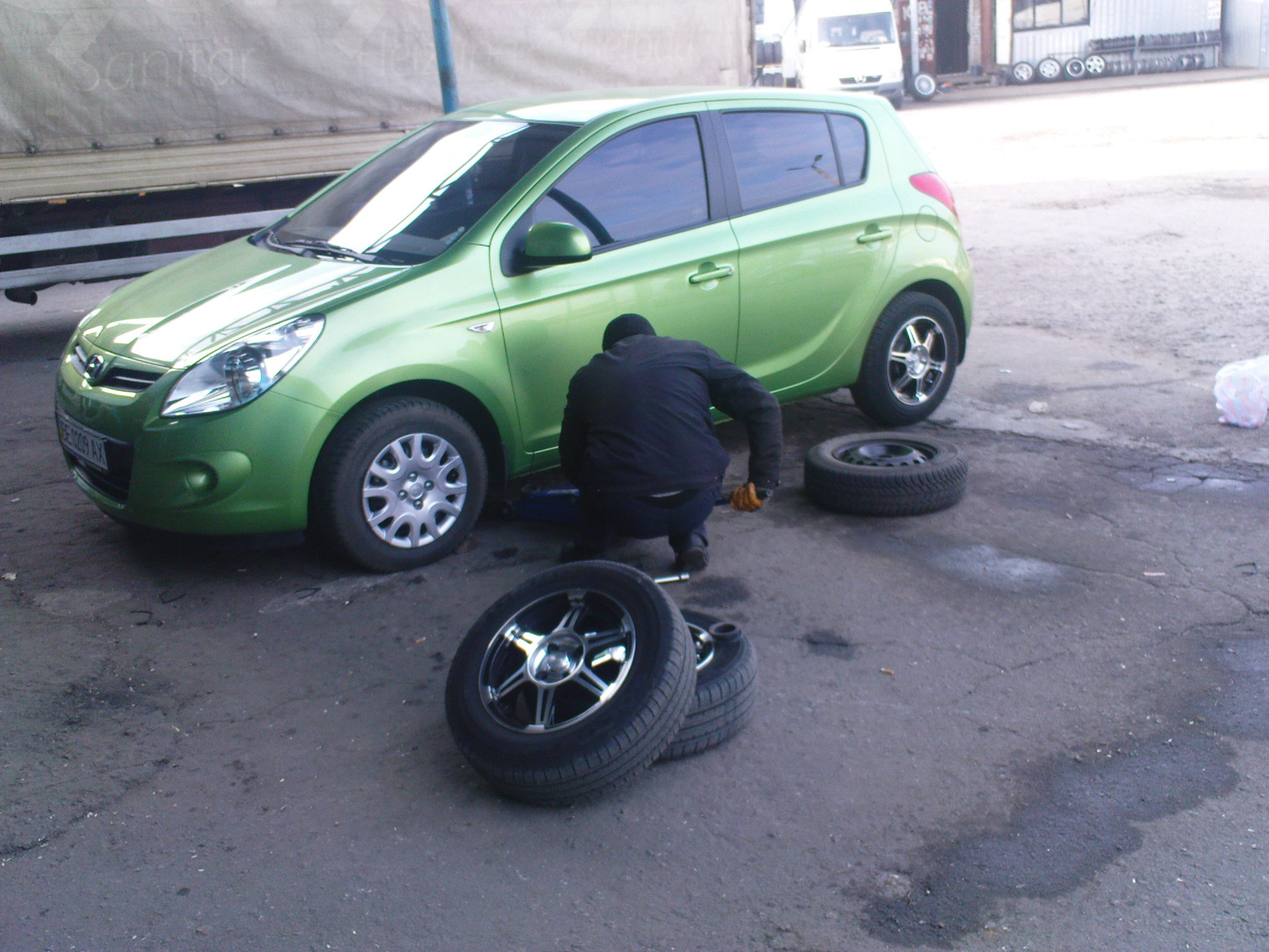 Hyundai xi 20. I20 колеса. Hyundai i20 stance. I20 колеса. Колеса на хендай 20 i.