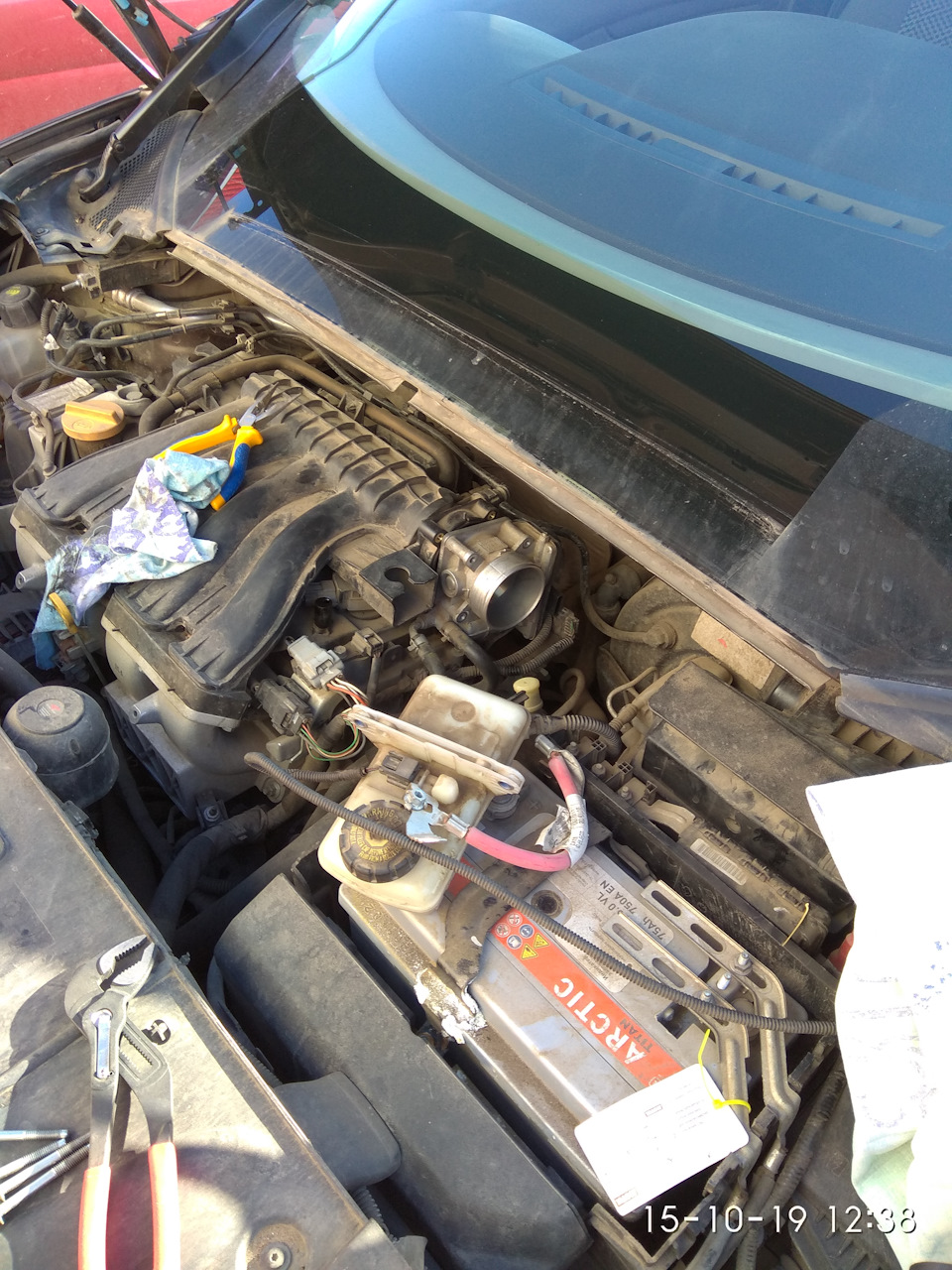 Чистим дроссельную заслонку — Renault Scenic III, 2 л, 2011 года ...