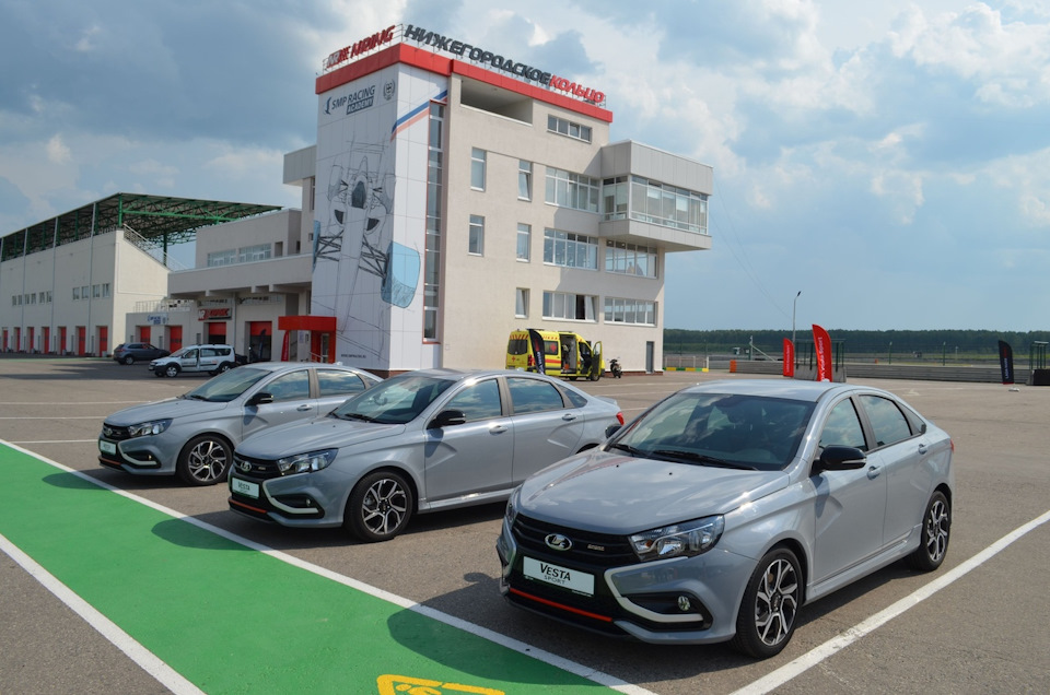 Спортивный тест-драйв LADA Vesta Sport на трассе "NRing". — DRIVE2