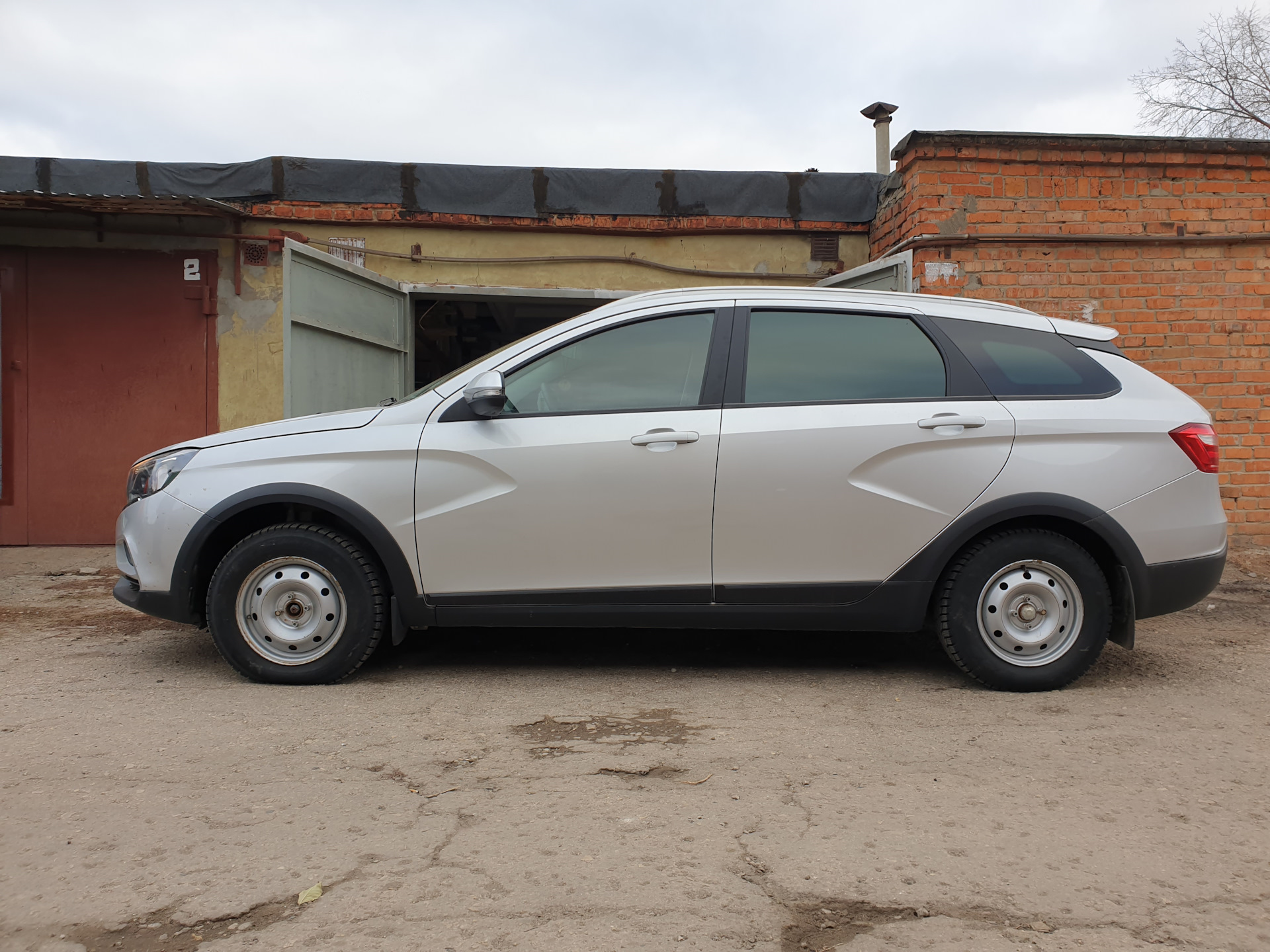 Переобулся. 185/70 R14 — Да, это возможно! — Lada Vesta SW Cross, 1,8 л,  2018 года | колёсные диски | DRIVE2