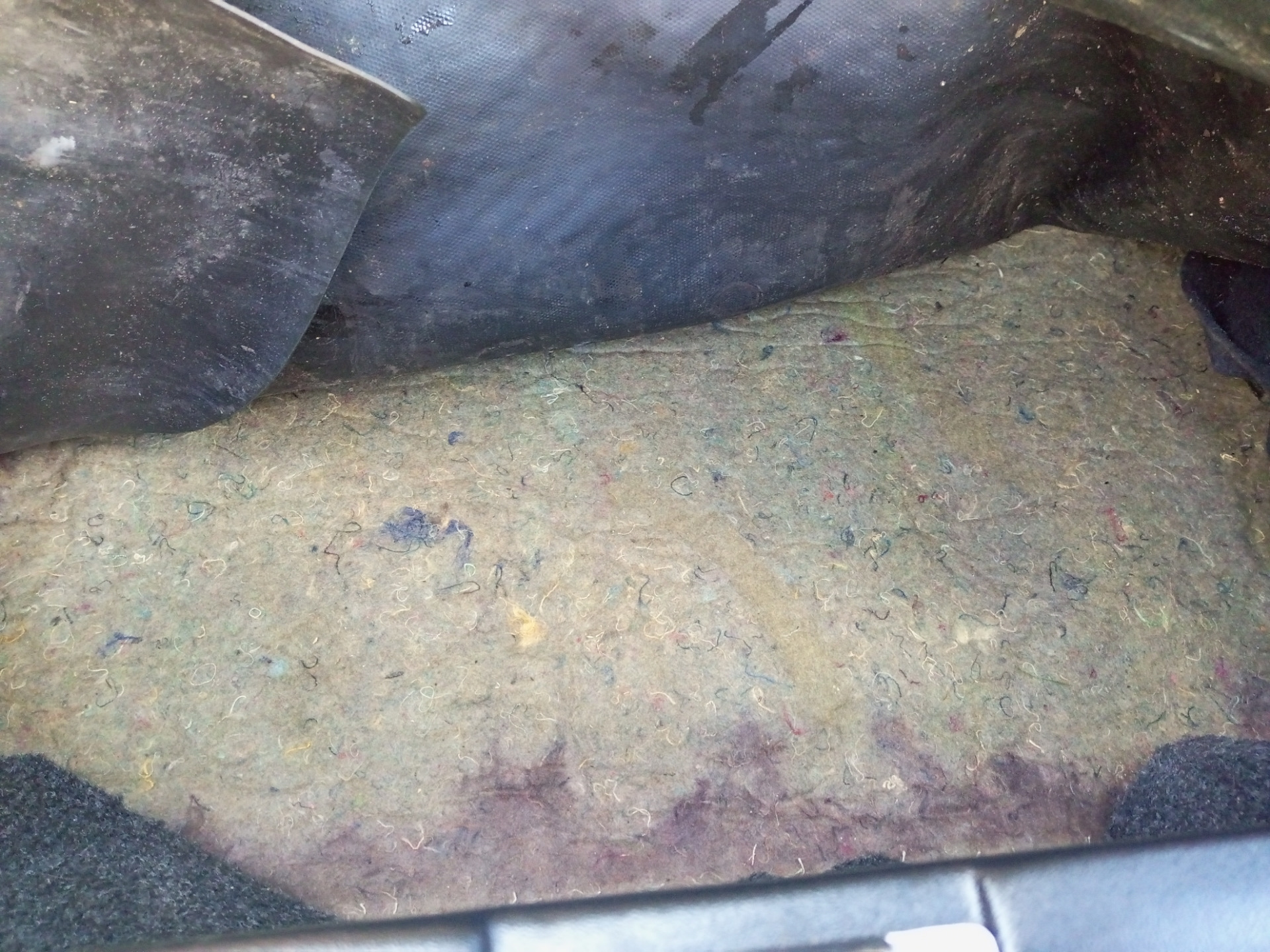 "Штатная" шумоизоляция пола багажника Оки — Lada 11113 Ока, 0,7 л, 2003 ...