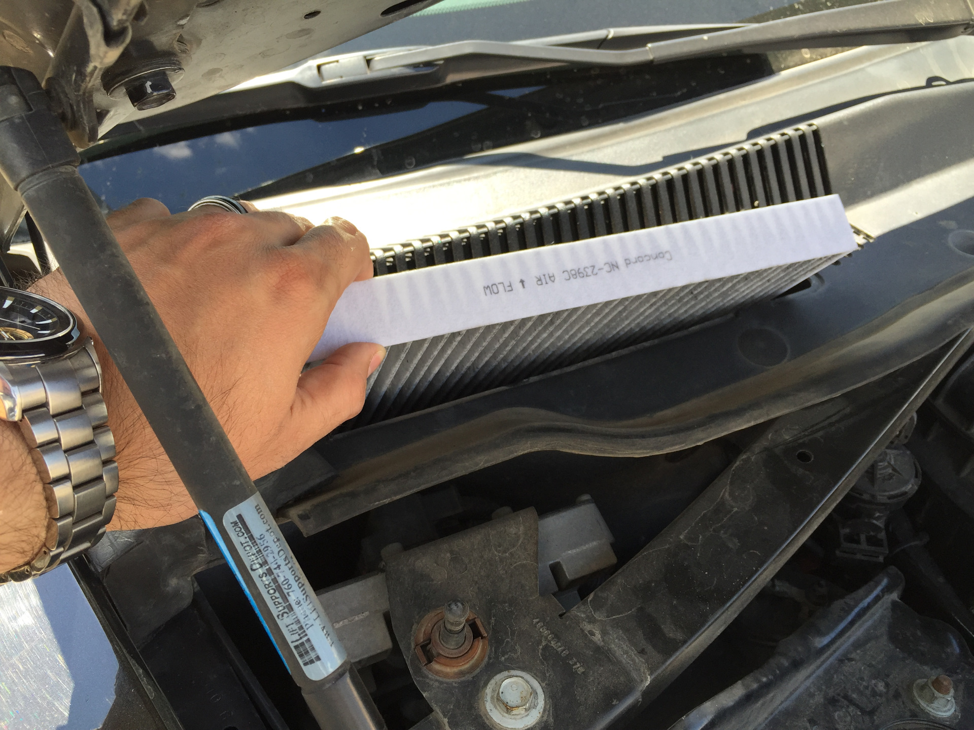 Меняем воздушный фильтр кондиционера на Crysler 300c — Chrysler 300 ...