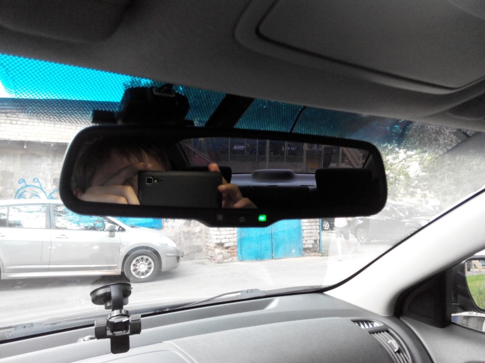 Установка регистратора с камерой заднего. Зеркало с автозатемнением для Киа Церато 2.
