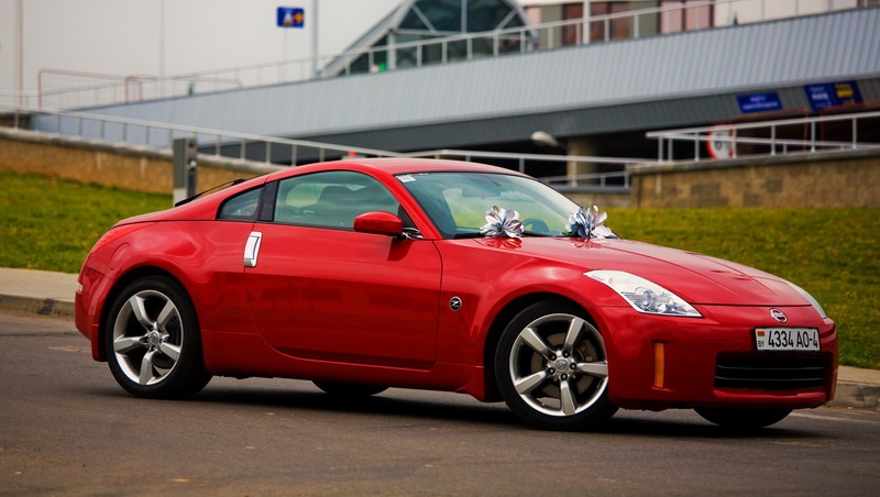 Nissan 350z черно красные