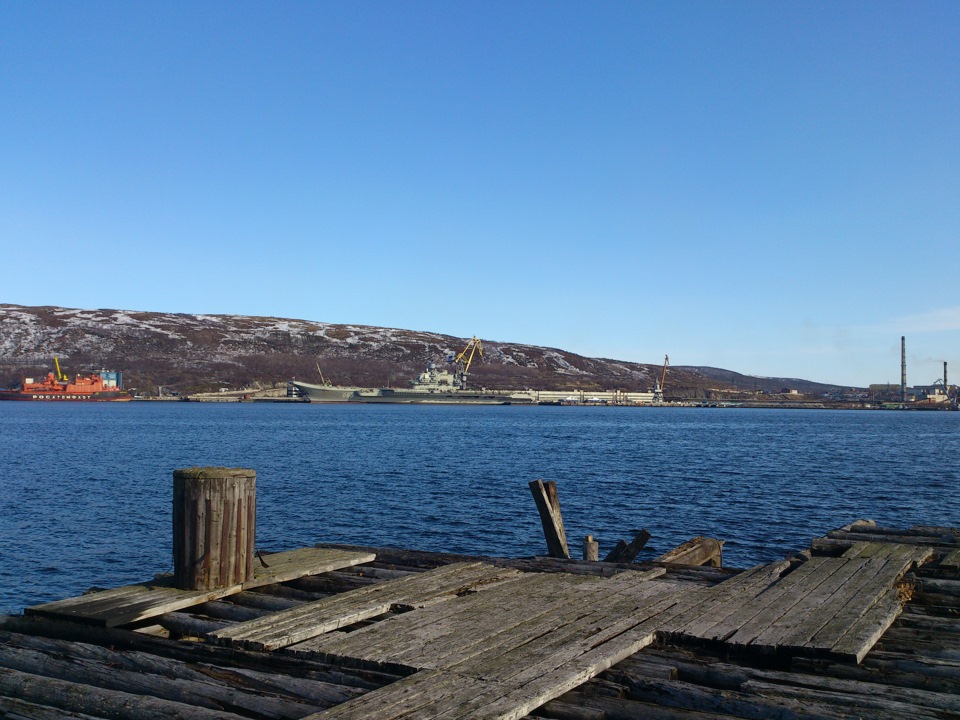 Поселок мишуково мурманская область. Поселок мишуково сопка. Маяк в мишуково мурманская область. Гора мишуково мурманск. Маяк мишуково мурманск.