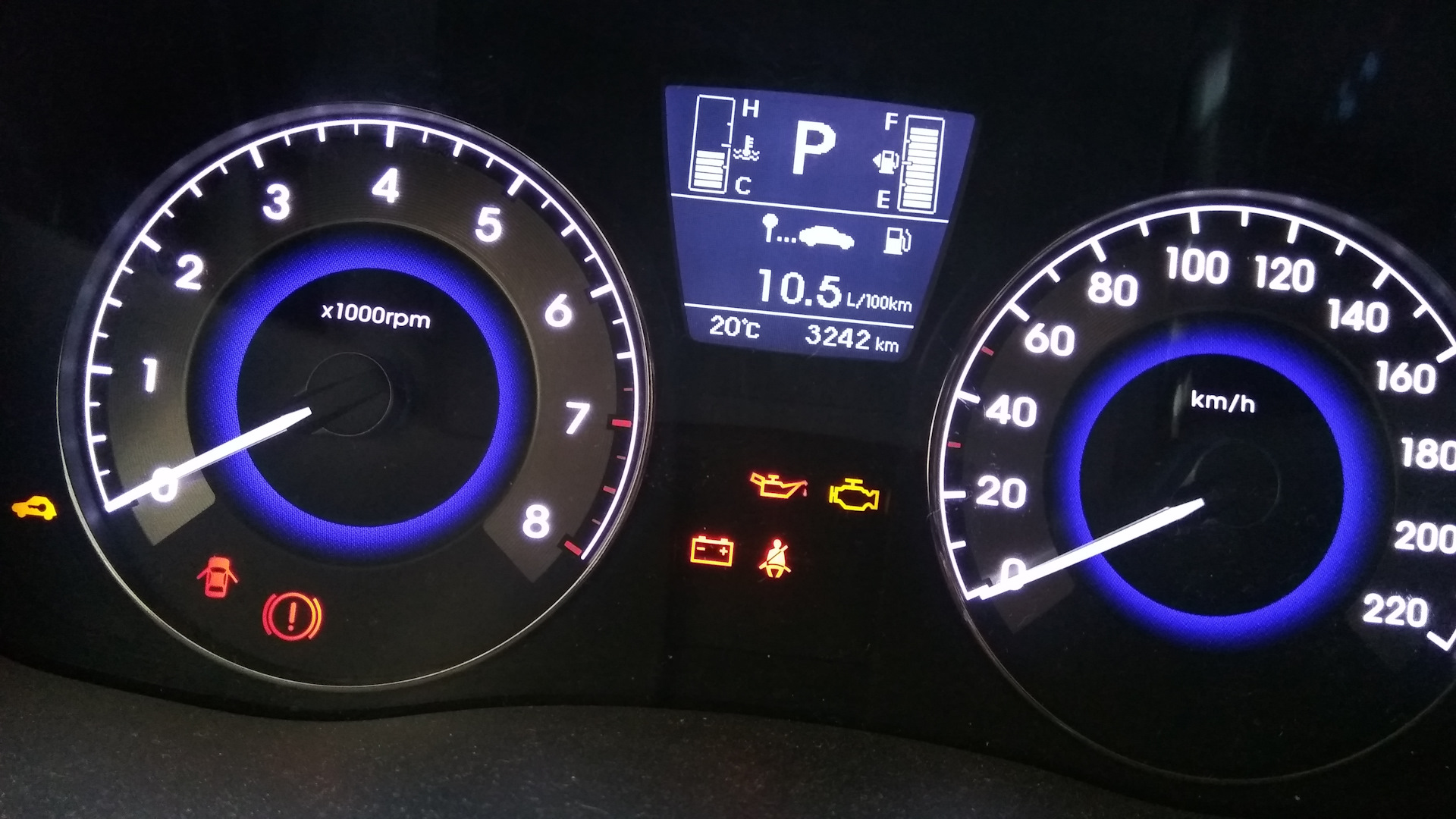 Купить б/у Hyundai Solaris II Рестайлинг 1.6 AT (123 л.с.) бензин автомат в Санк