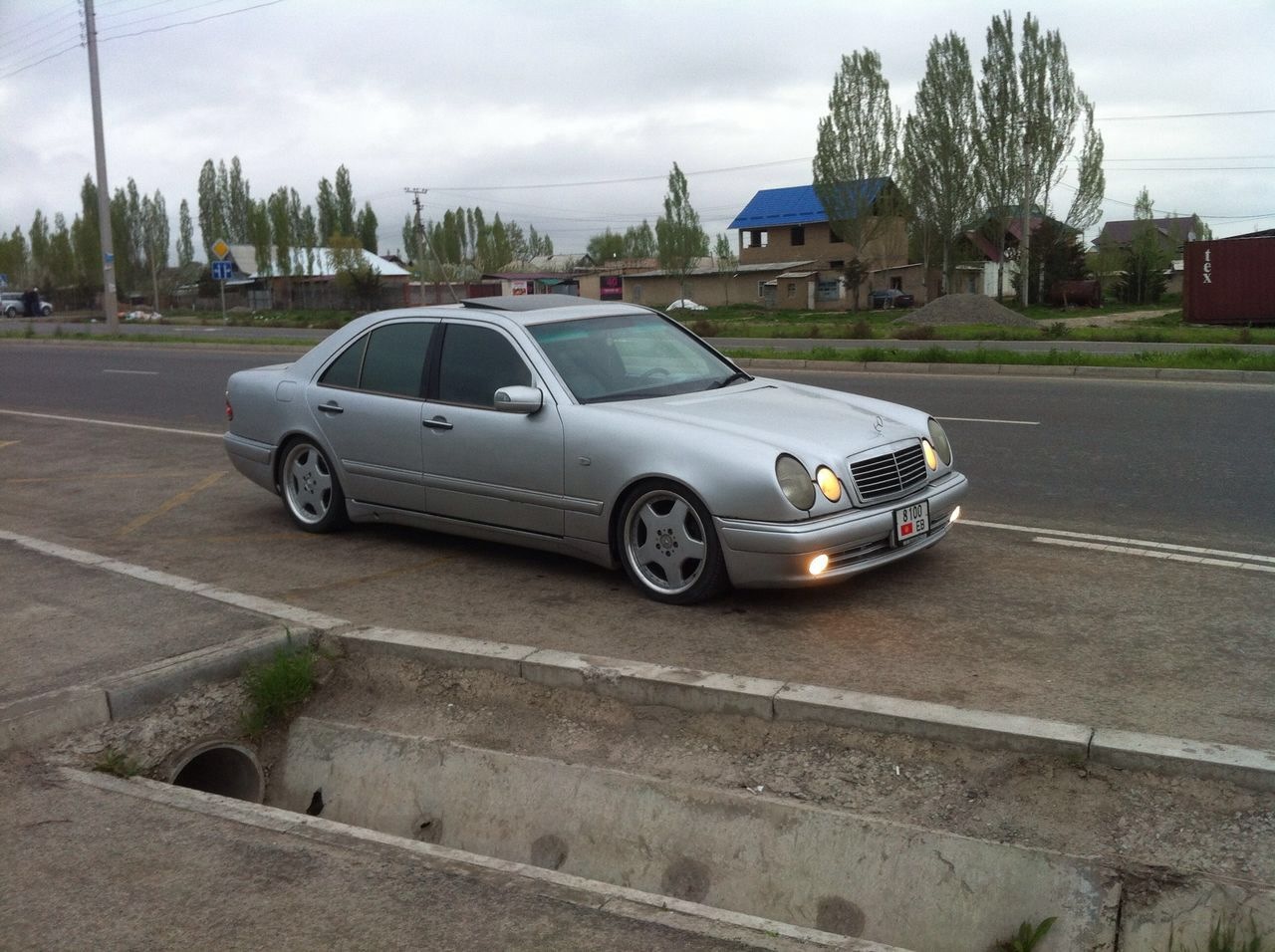 Mercedes 210 stance