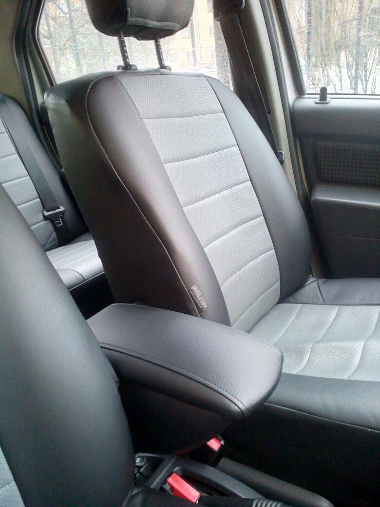 Подлокотник — Renault Logan (1G), 1,6 л, 2008 года | аксессуары | DRIVE2