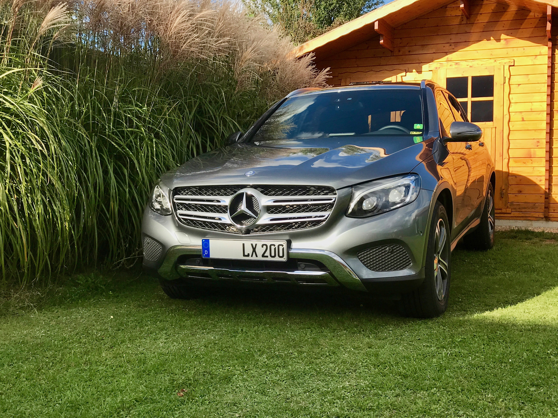 Мерседеса света. Mercedes-Benz GLC-класс. Mercedes GLC 300d iphone. Mercedes Benz GLC русские номера. Mercedes-Benz GLC-класс украшенная.