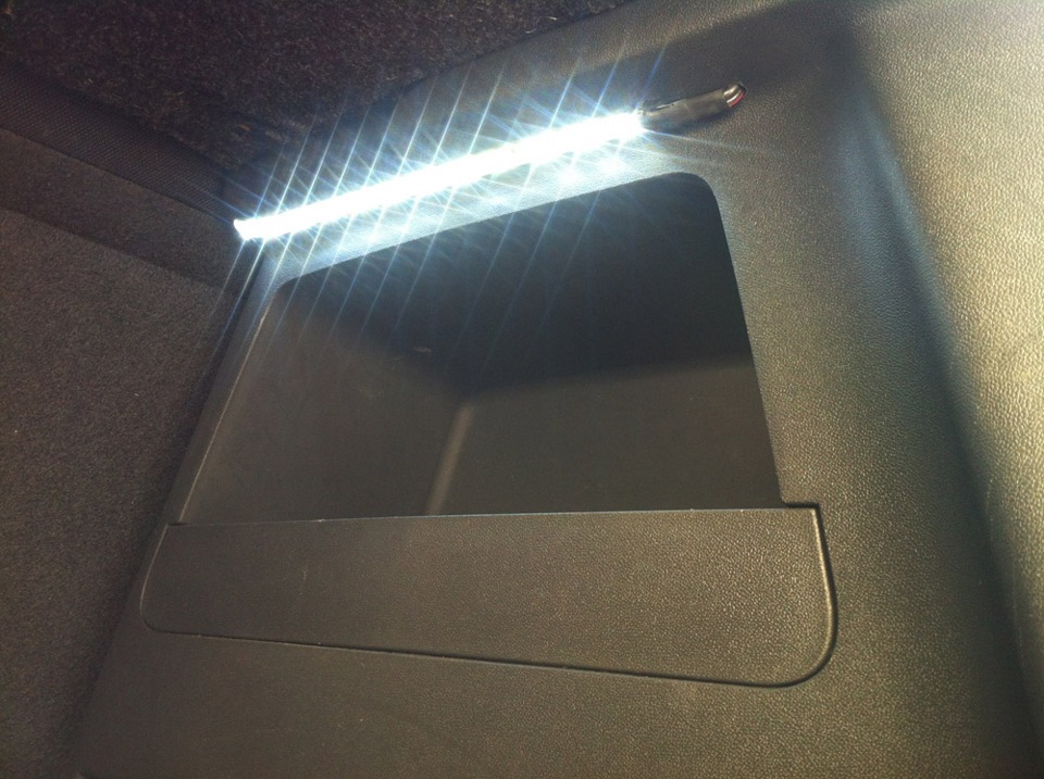 Подсветка багажника нива. Подсветка багажника ГАЗ 3110. Дополнительная подсветка багажника Нива 20214. Плафон в багажник Гетц. Подсветка багажника Пежо 301.