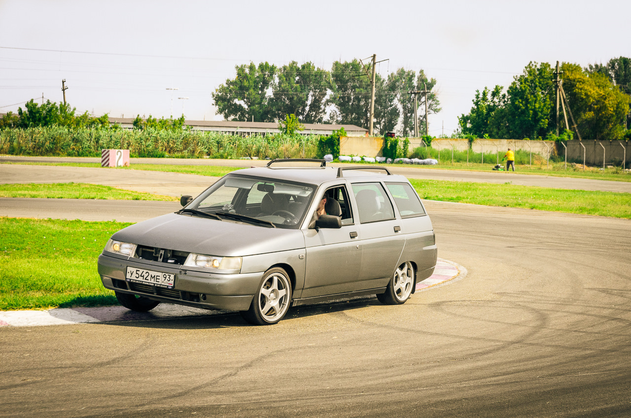 Lada 2111 stance