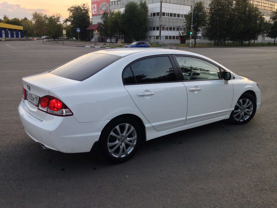 Honda Civic 4d белая матовая