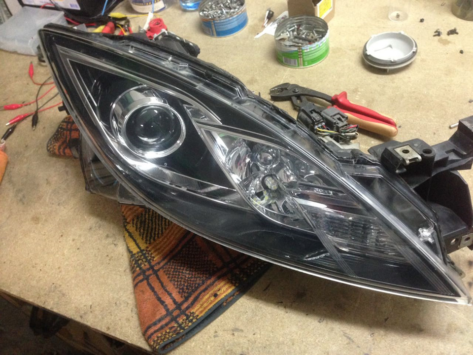 кстати лак которым пацаны покрыли мне фару по прошествии года остался целым и невредимым! — Mazda 6 (2G) GH