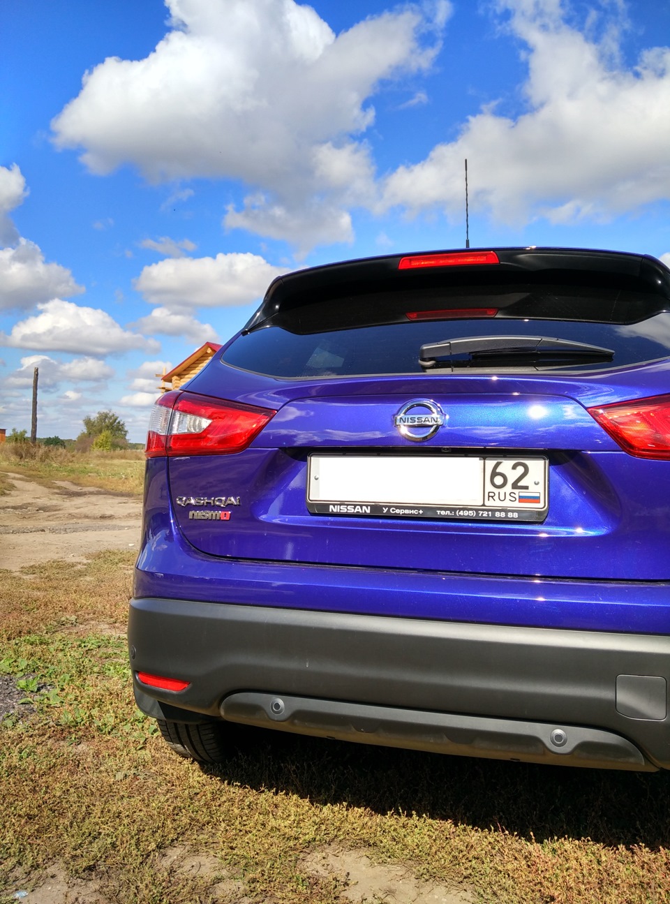 в деревеньку мы спустились — Nissan Qashqai (2G), 2 л, 2015 года