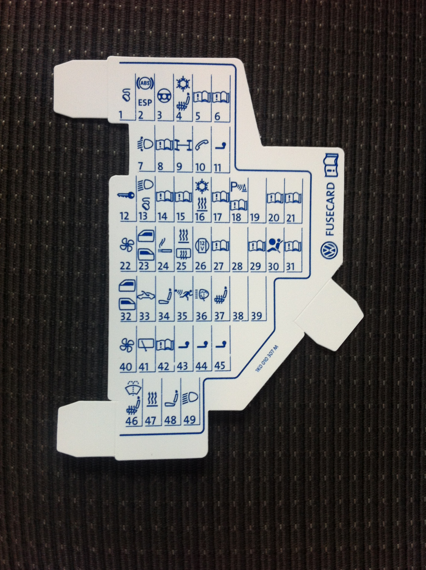 Джетта предохранители схема. Предохранитель Jetta 300a. Табличка предохранителей VW 000. Фольксваген Джетта 6 блок предохранителей в салоне. Джетта 5 предохранители в салоне.