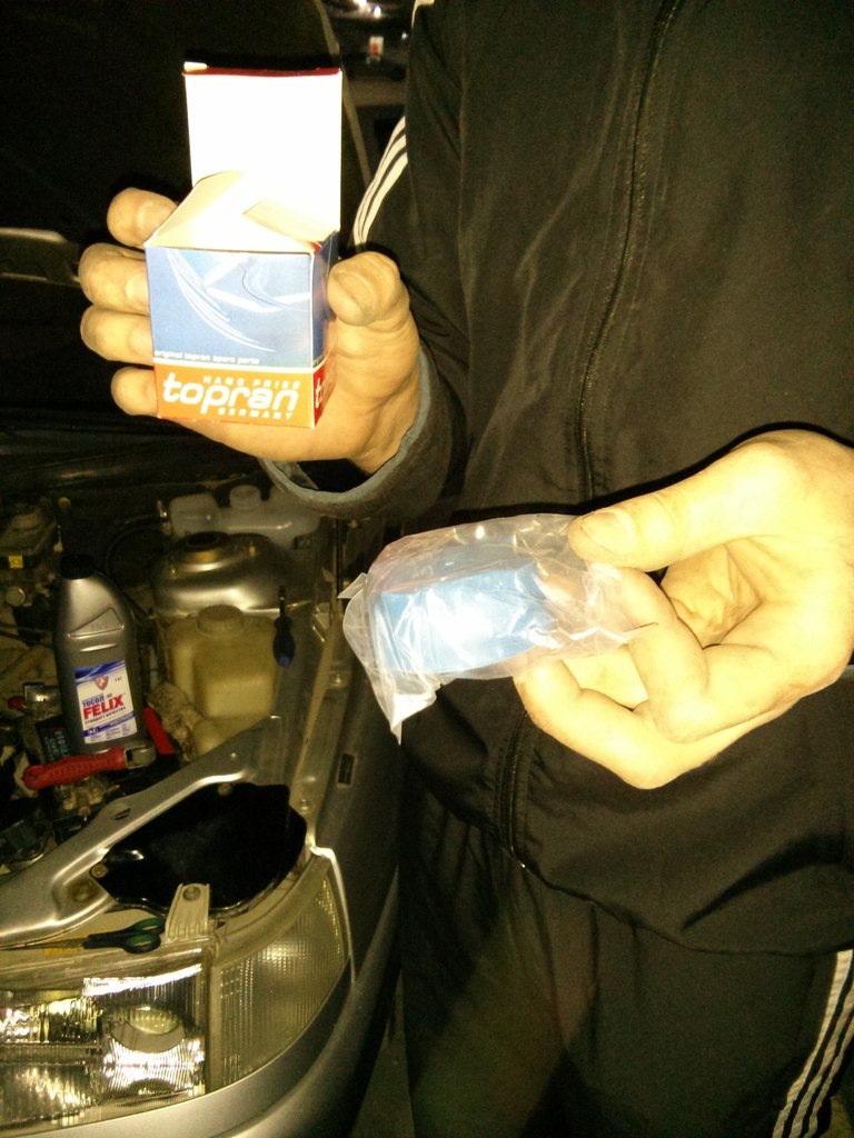 Замена расширительного бачка — Lada 21124, 1,6 л., 2007 года | своими ...